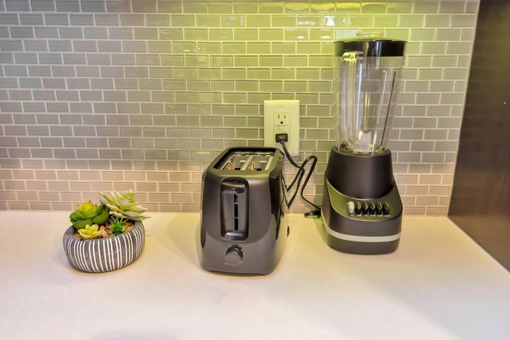 Penthouse Cool-Oasis-In-Houston-Rental Car Available-View-Great-Sleep Εξωτερικό φωτογραφία