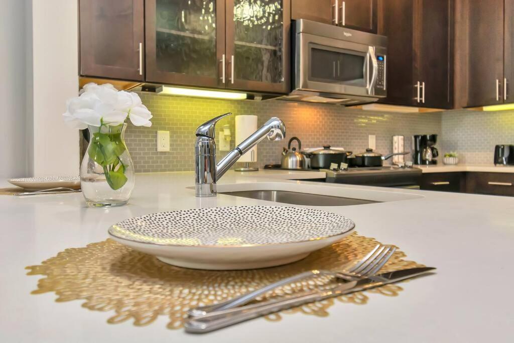 Penthouse Cool-Oasis-In-Houston-Rental Car Available-View-Great-Sleep Εξωτερικό φωτογραφία