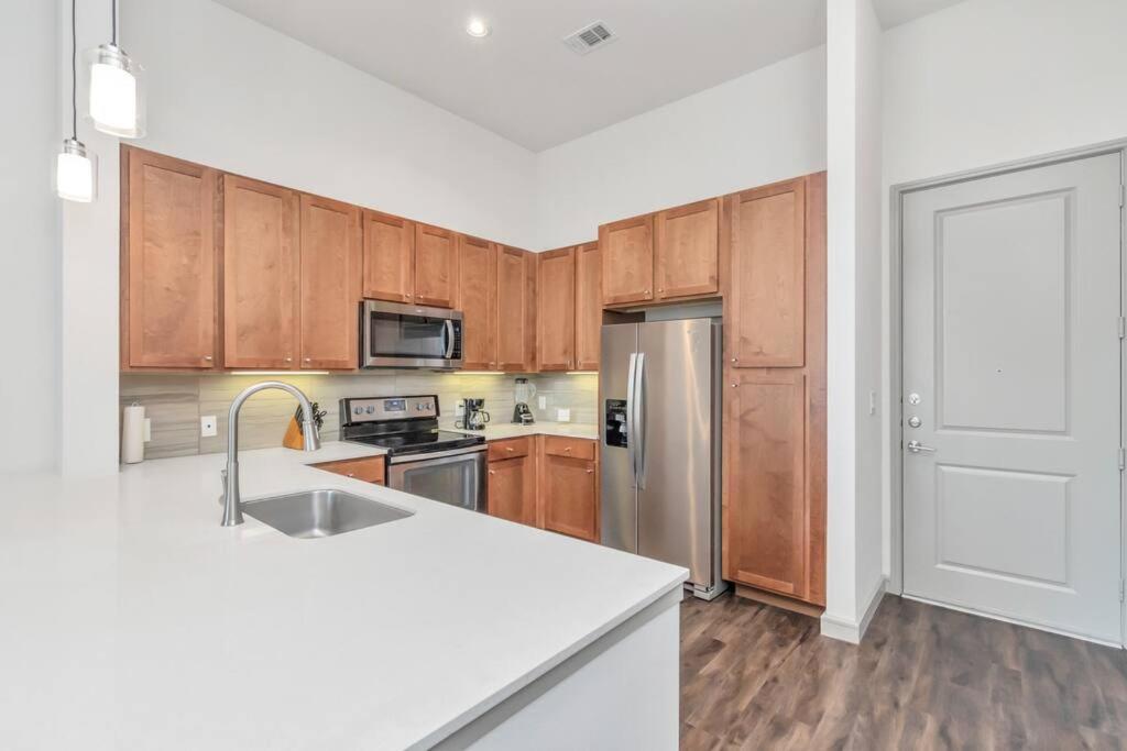 Penthouse Cool-Oasis-In-Houston-Rental Car Available-View-Great-Sleep Εξωτερικό φωτογραφία