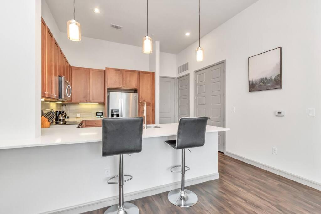 Penthouse Cool-Oasis-In-Houston-Rental Car Available-View-Great-Sleep Εξωτερικό φωτογραφία