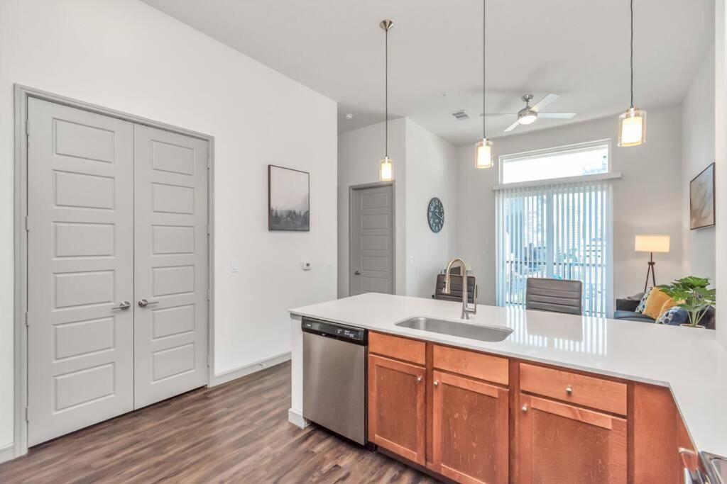 Penthouse Cool-Oasis-In-Houston-Rental Car Available-View-Great-Sleep Εξωτερικό φωτογραφία