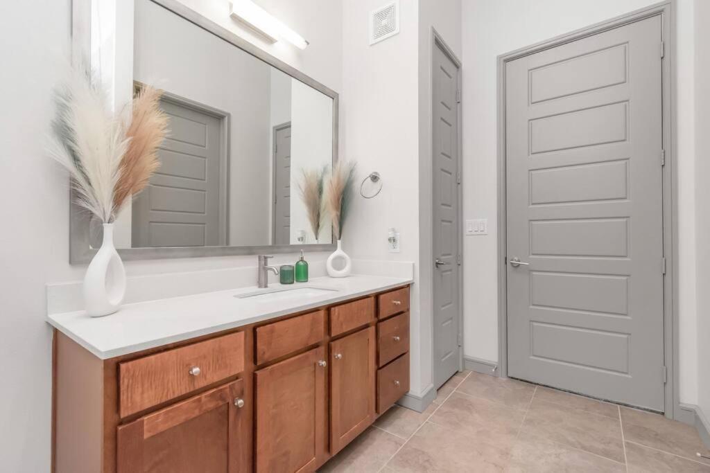 Penthouse Cool-Oasis-In-Houston-Rental Car Available-View-Great-Sleep Εξωτερικό φωτογραφία